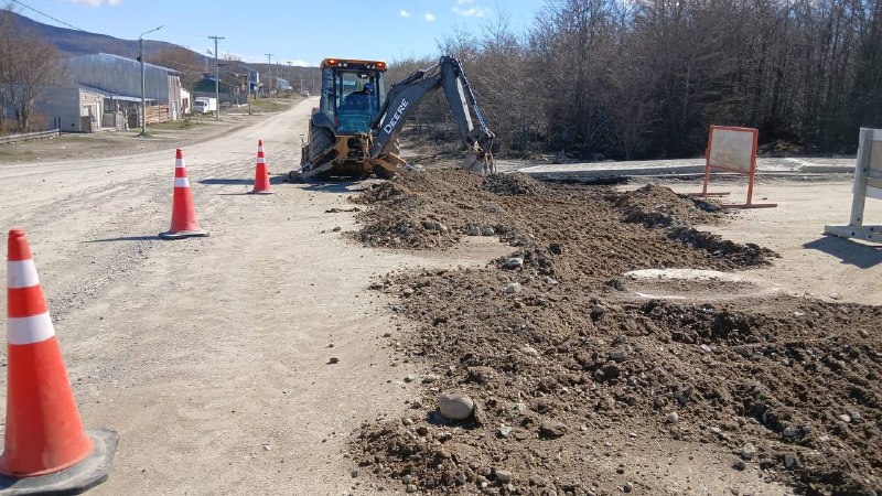 Realizan cortes totales en calle Seriot por obras de badenes cementados