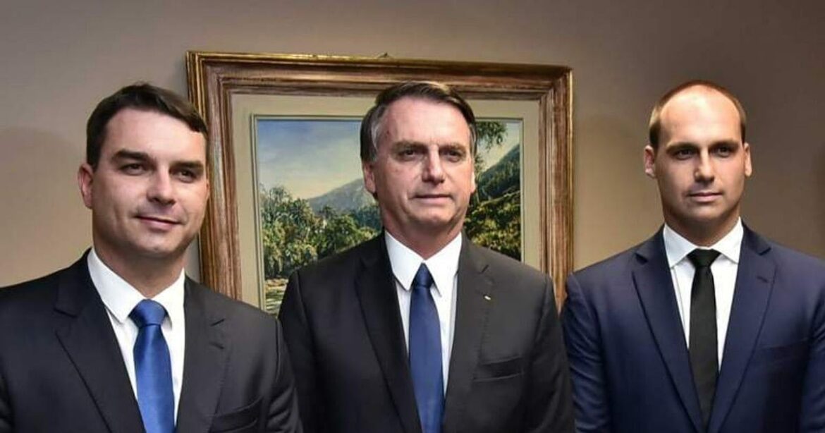 La Justicia brasileña estrecha el cerco sobre Eduardo Bolsonaro mientras la campaña presidencial entra en su tramo decisivo