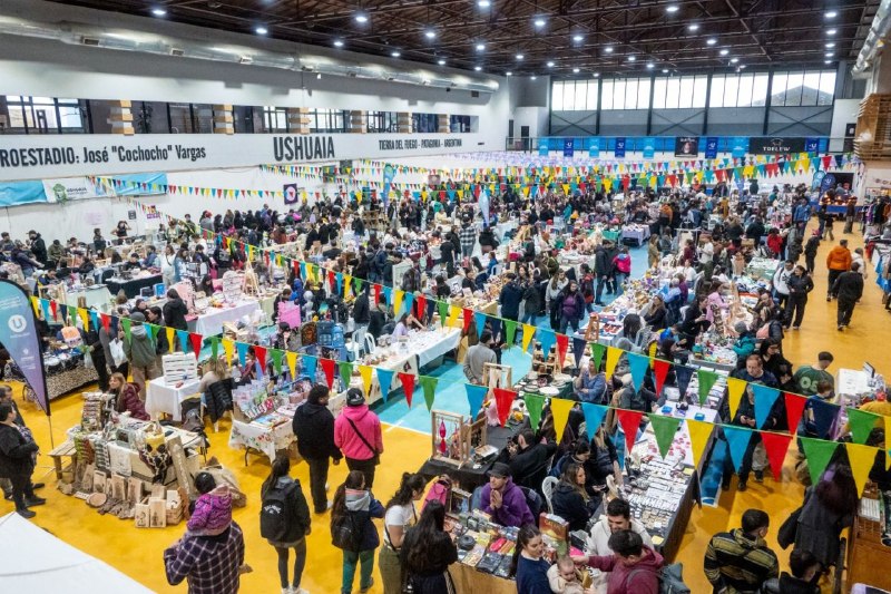 VECINOS DE USHUAIA VOLVIERON A DECIR PRESENTE EN LA EXPO EMPRENDIENDO Y EL MERCADO CONCENTRADOR