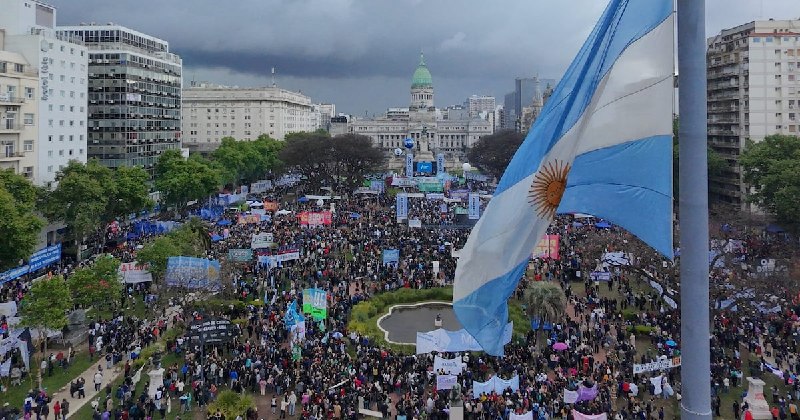 La oposición sigue sin encontrar el rumbo mientras el oficialismo consolida su ventaja
