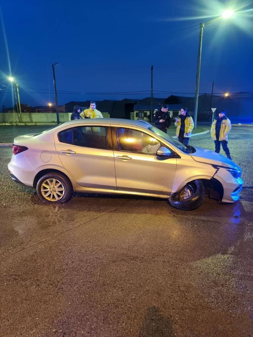 Vuelco en el acceso al aeropuerto: conductor dio positivo en el test de alcoholemia