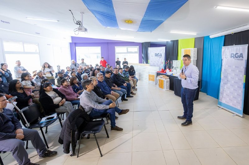 MARTÍN PEREZ ENTREGÓ EQUIPAMIENTO PARA IMPULSAR AL SECTOR AVÍCOLA DE RÍO GRANDE
