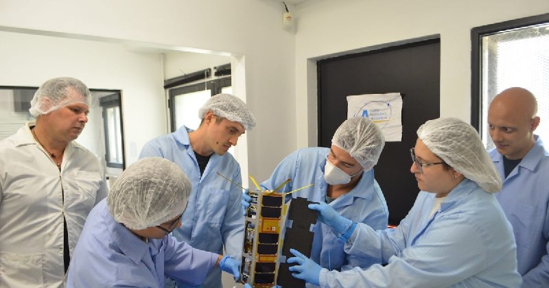 La UNLP conquista el espacio: un nanosatélite universitario argentino alcanzó la órbita terrestre