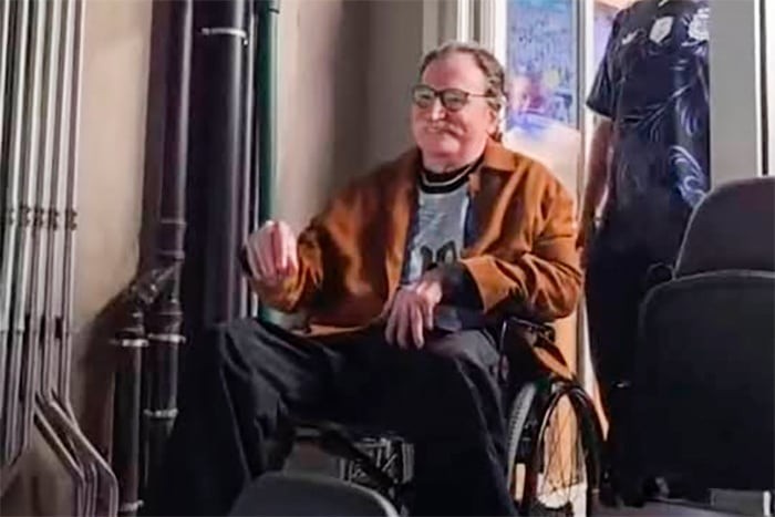 Charly García, el ídolo que celebra el triunfo argentino desde su balcón y su vínculo eterno con el fútbol