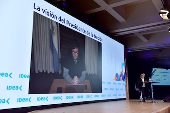 Milei y su equipo apuestan a la confrontación mientras crecen las señales de alerta en la economía