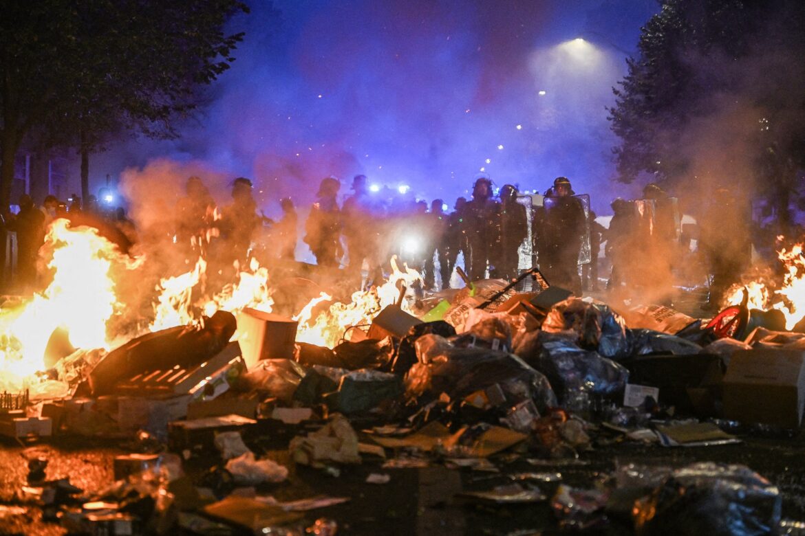 Macron apuesta al diálogo y al despliegue policial mientras su propio campo cuestiona su liderazgo
