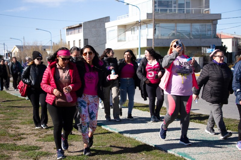 RÍO GRANDE SE VISTE DE ROSA PARA PROMOVER LA CONCIENTIZACIÓN Y PREVENCIÓN DEL CÁNCER DE MAMÁ