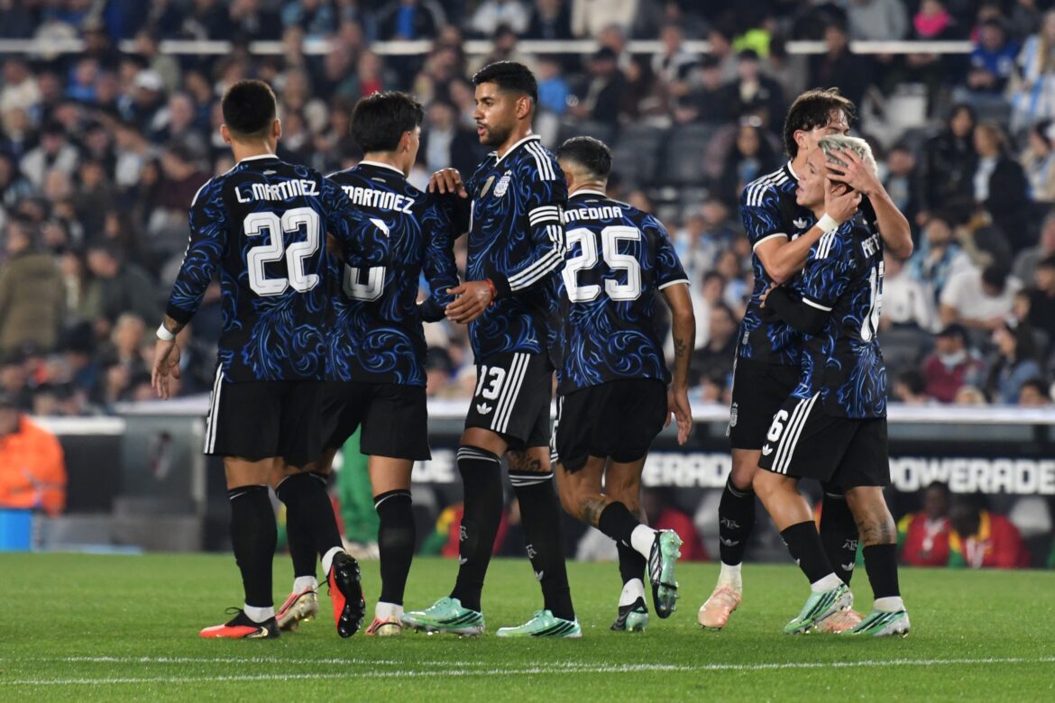 Argentina empieza a construir su futuro sin Messi: señales alentadoras en la antesala de la despedida
