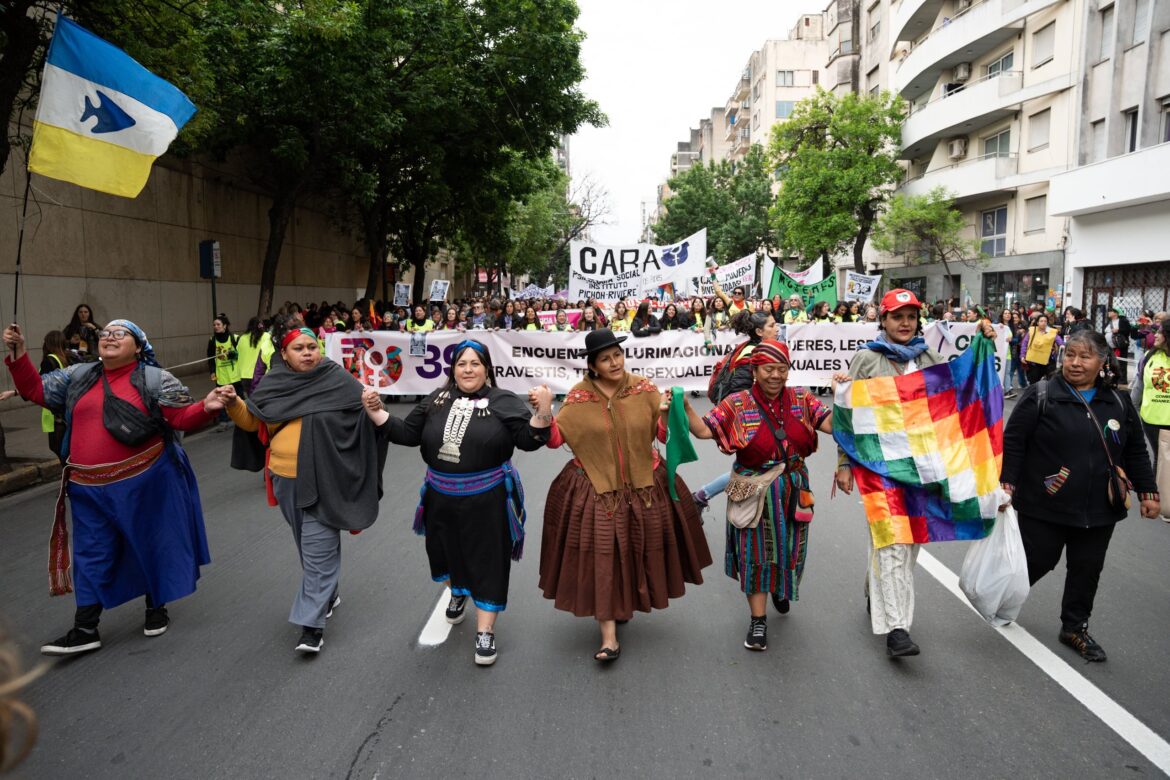 Multitudinaria marea transfeminista desbordó Córdoba y desafió el avance reaccionario
